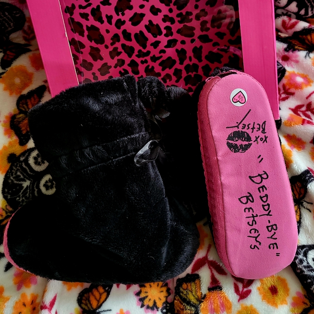 Betsey Johnson Slipper Boots Black Hot Pink Bottoms New In Box Size 5/6